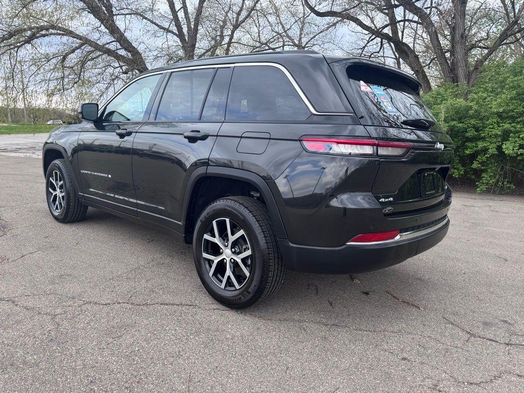 used 2024 Jeep Grand Cherokee car, priced at $36,400