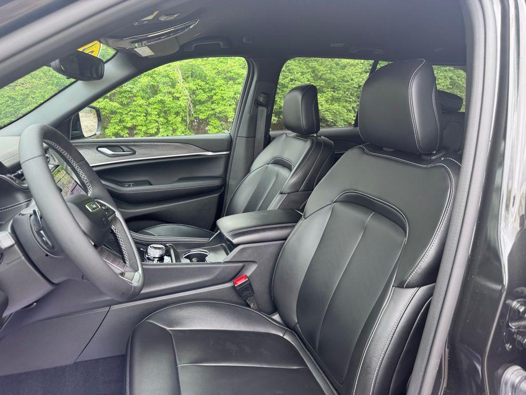 used 2024 Jeep Grand Cherokee car, priced at $36,400