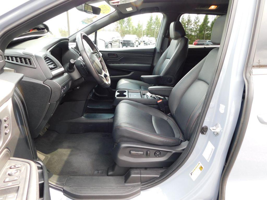 used 2025 Honda Odyssey car, priced at $37,967