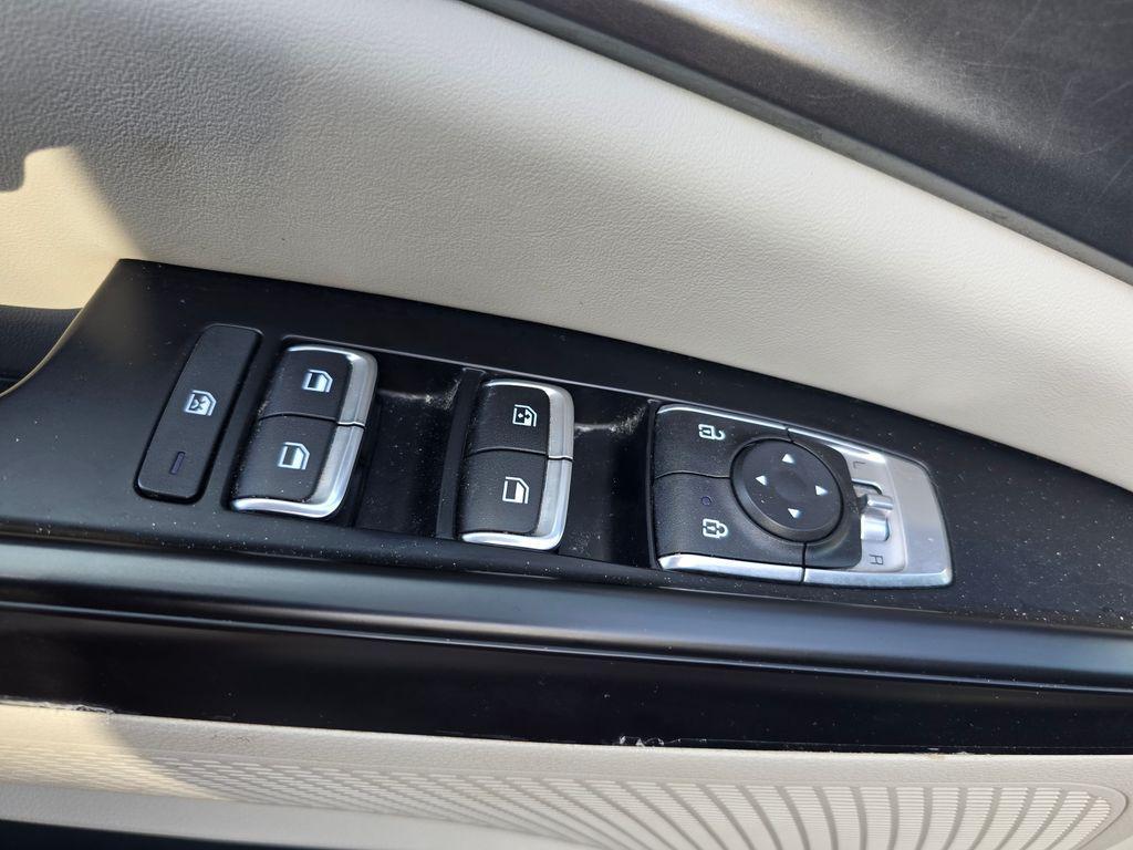 used 2024 Kia Carnival car, priced at $25,499