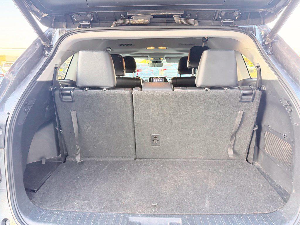 used 2021 Toyota Highlander car, priced at $26,999