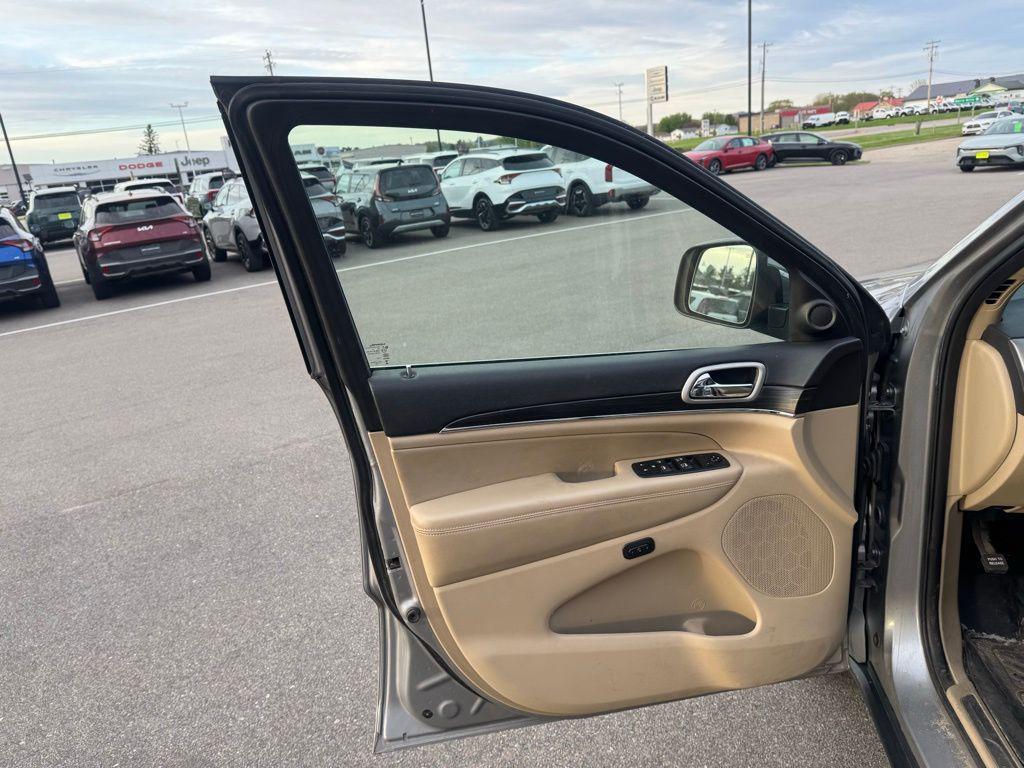 used 2020 Jeep Grand Cherokee car, priced at $16,298