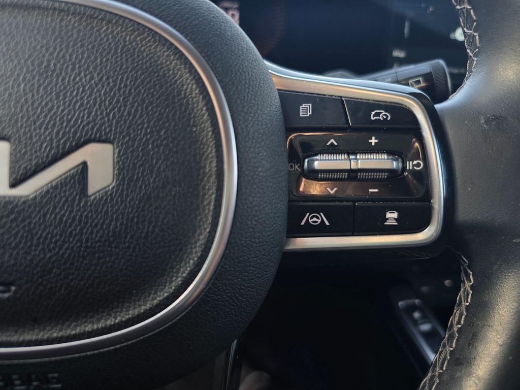 used 2025 Kia Sorento car, priced at $35,298