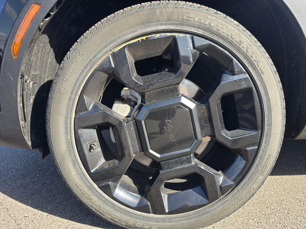 used 2025 Kia Sorento car, priced at $35,298