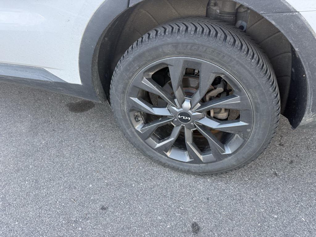 used 2022 Kia Sorento car, priced at $25,399