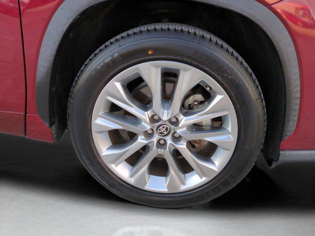 used 2020 Toyota Highlander car, priced at $22,995