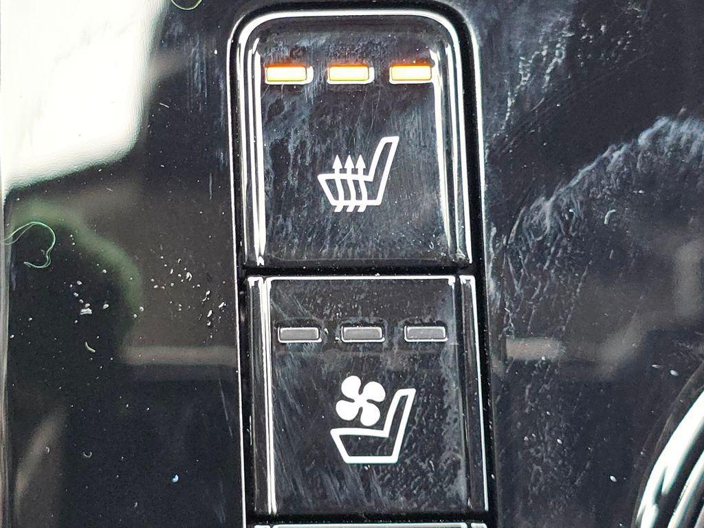 new 2025 Kia Niro EV car, priced at $34,147