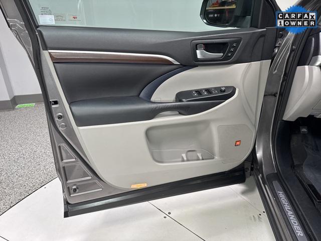 used 2016 Toyota Highlander car, priced at $24,980