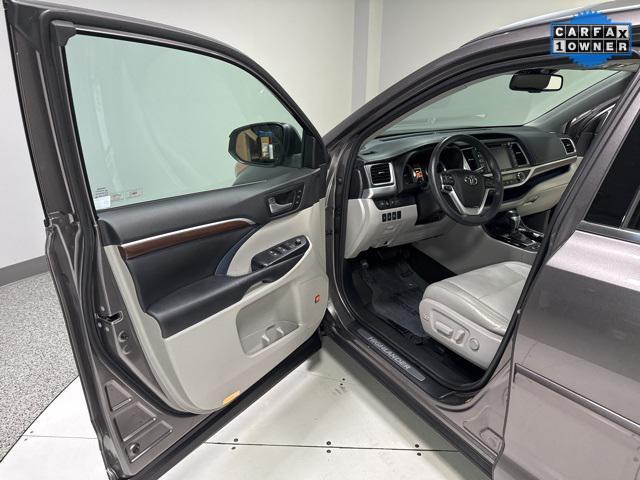 used 2016 Toyota Highlander car, priced at $24,980