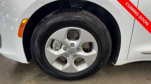 used 2018 Chrysler Pacifica Hybrid car, priced at $22,737