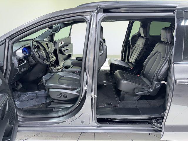 used 2023 Chrysler Pacifica car, priced at $33,749