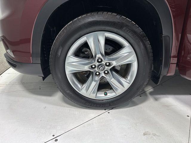 used 2016 Toyota Highlander car, priced at $24,985