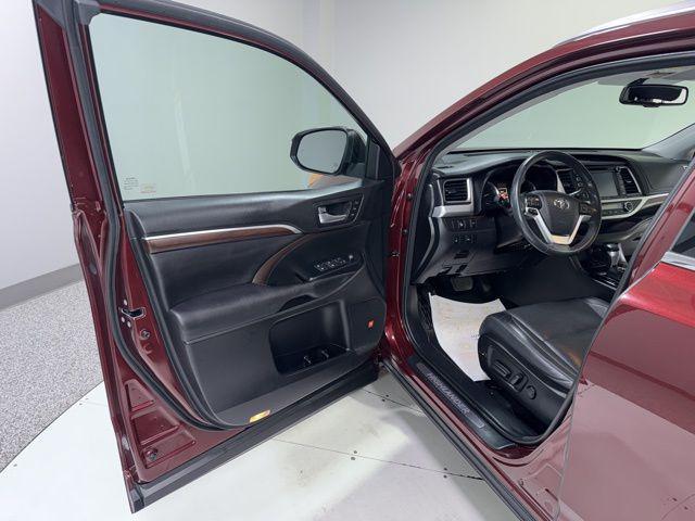 used 2016 Toyota Highlander car, priced at $24,985
