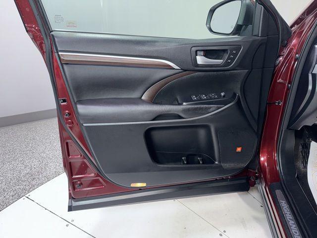 used 2016 Toyota Highlander car, priced at $24,985