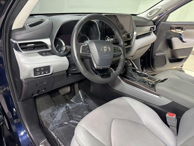 used 2020 Toyota Highlander car, priced at $33,499