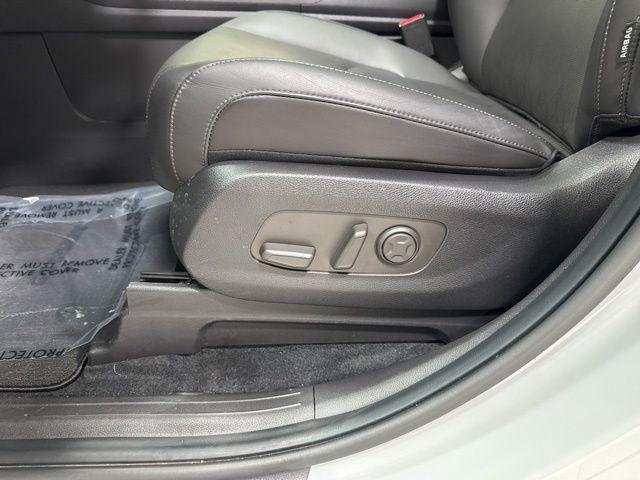 used 2025 Kia Carnival Hybrid car, priced at $44,980
