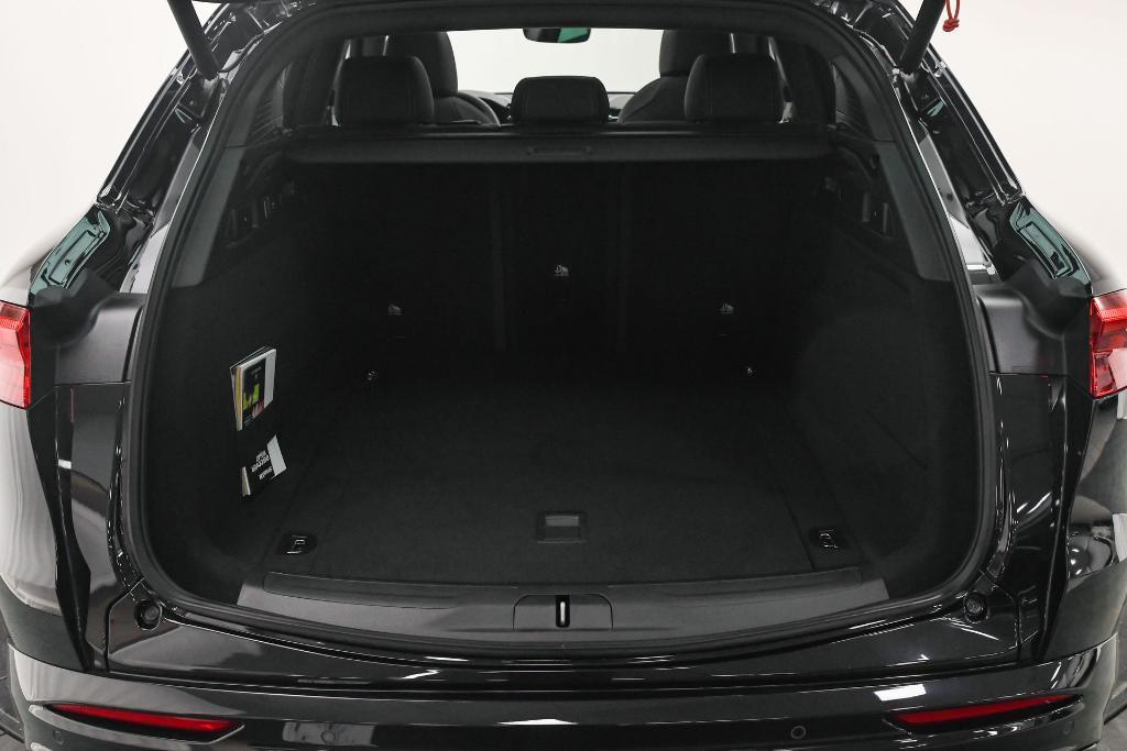 new 2025 Maserati Grecale car, priced at $84,385