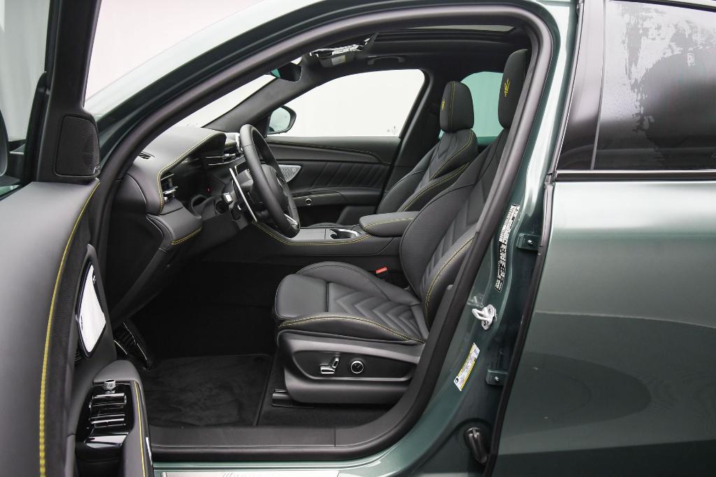 new 2025 Maserati Grecale car, priced at $102,395