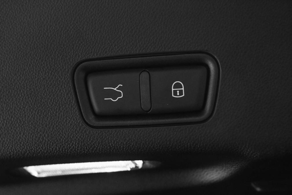 new 2025 Maserati Grecale car, priced at $102,395