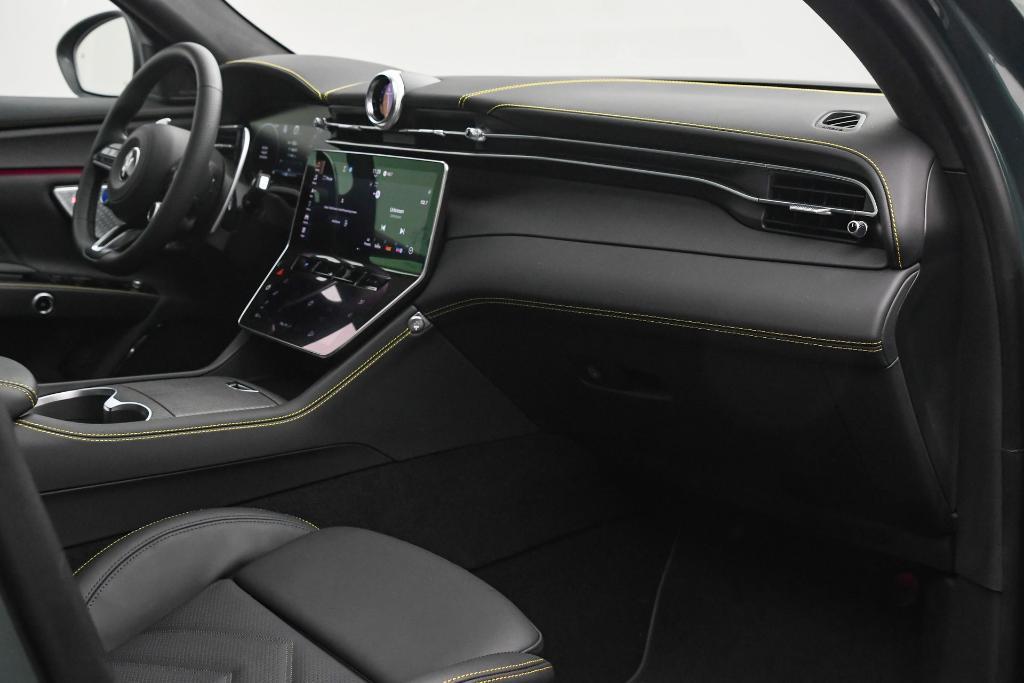 new 2025 Maserati Grecale car, priced at $102,395