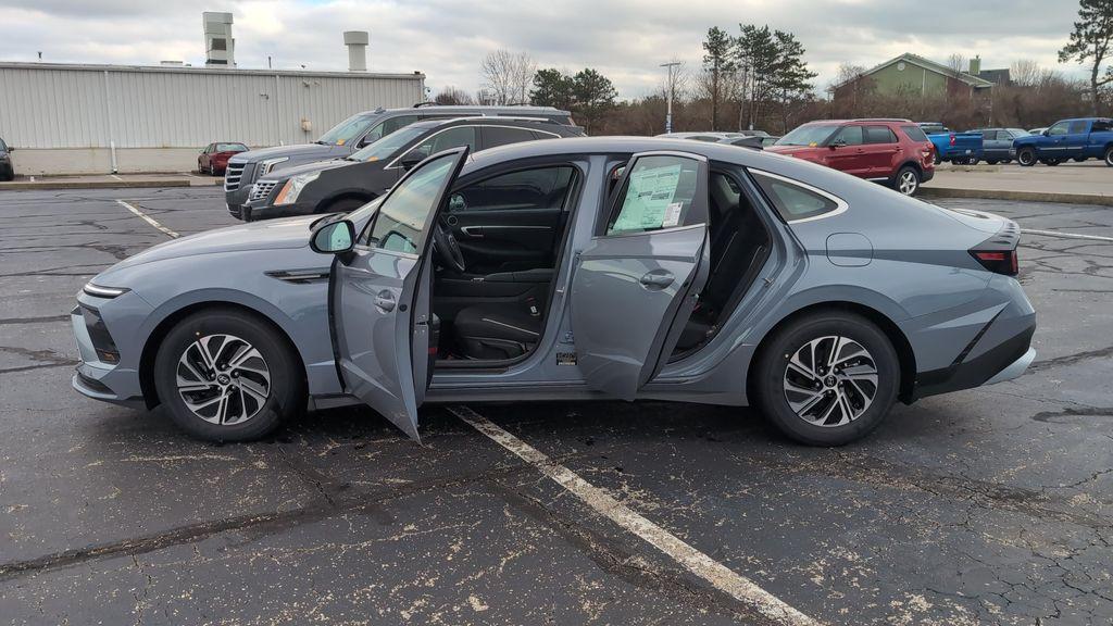 new 2026 Hyundai Sonata Hybrid car, priced at $29,978