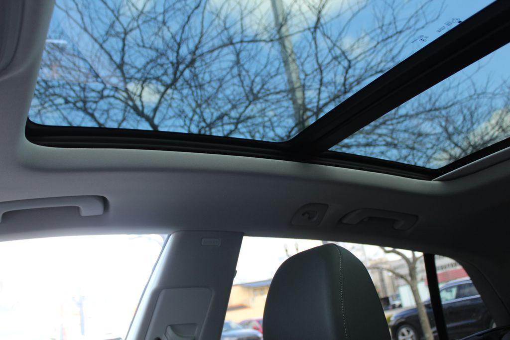 new 2025 Audi Q8 car, priced at $77,565