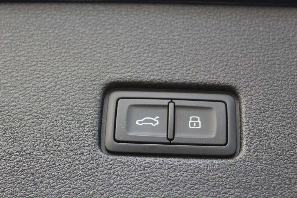 new 2025 Audi Q8 car, priced at $77,565