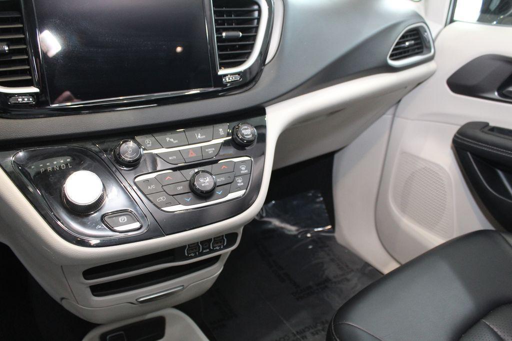 used 2024 Chrysler Pacifica car, priced at $25,250