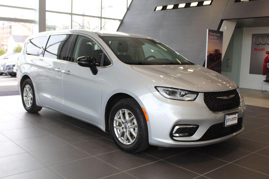 used 2024 Chrysler Pacifica car, priced at $25,250