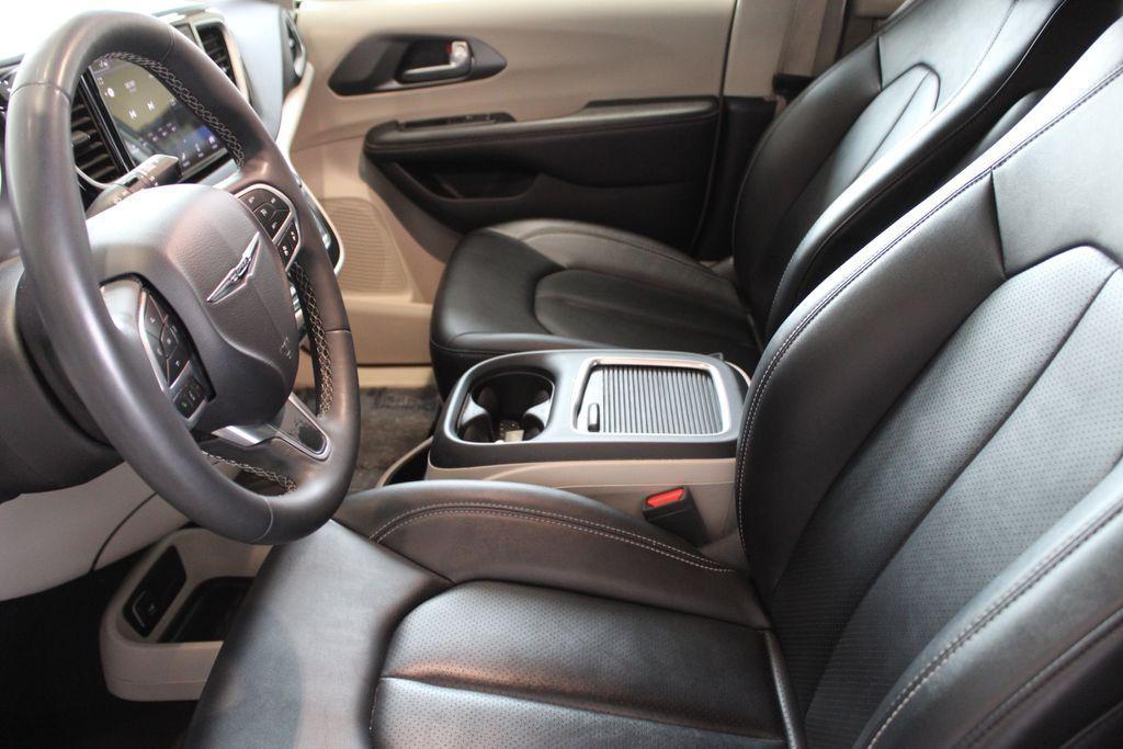 used 2024 Chrysler Pacifica car, priced at $25,250