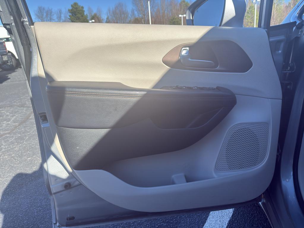 used 2018 Chrysler Pacifica car, priced at $12,441