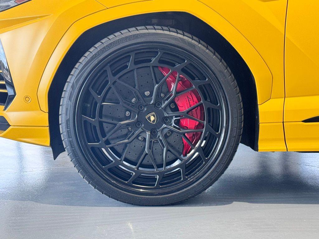 used 2021 Lamborghini Urus car, priced at $177,035