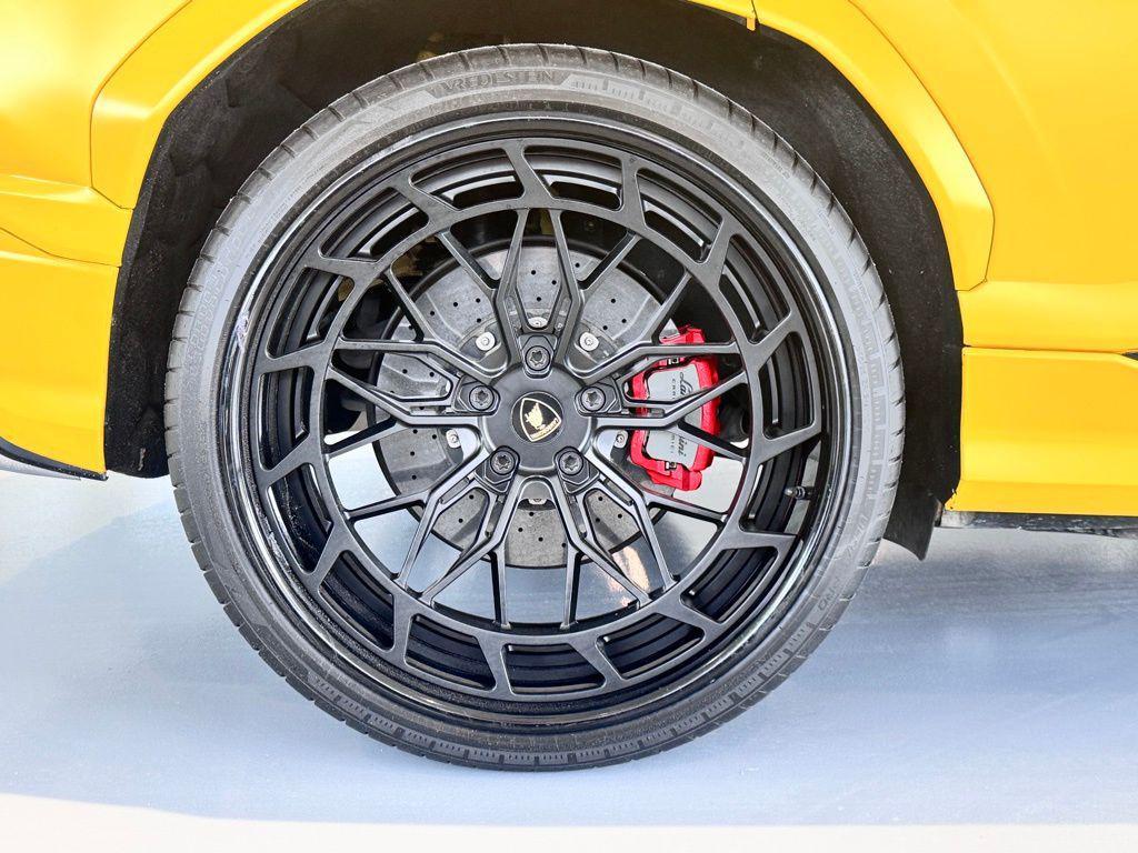 used 2021 Lamborghini Urus car, priced at $177,035