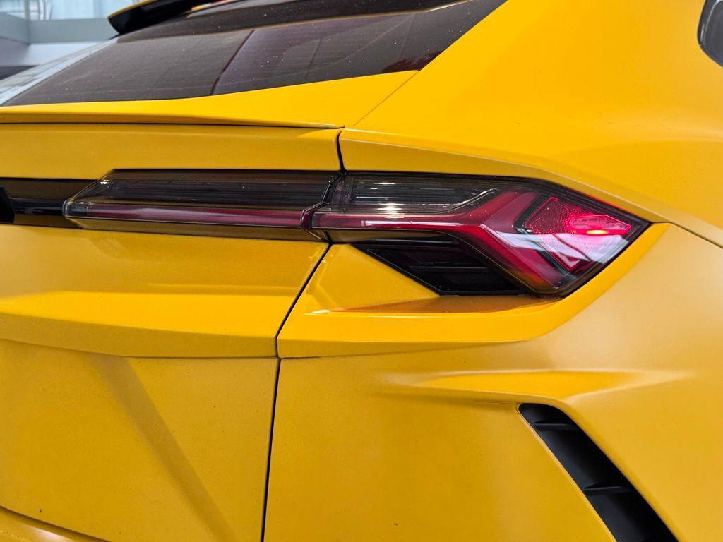 used 2021 Lamborghini Urus car, priced at $177,035