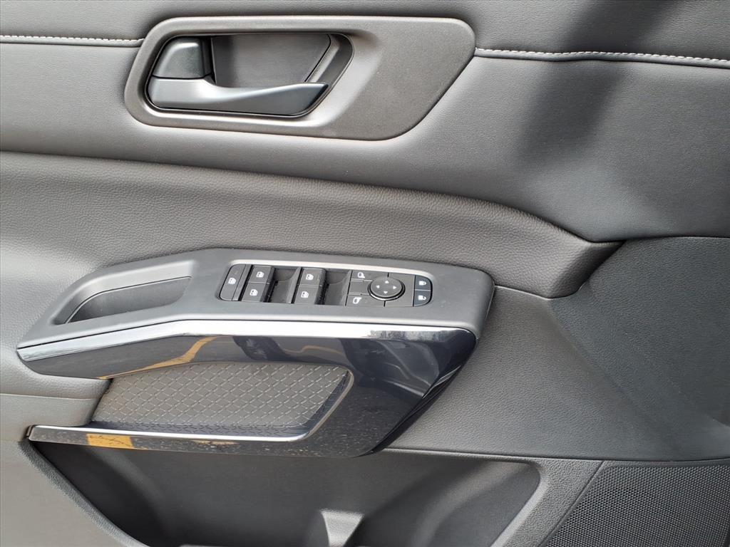 new 2025 Nissan Pathfinder car, priced at $35,256