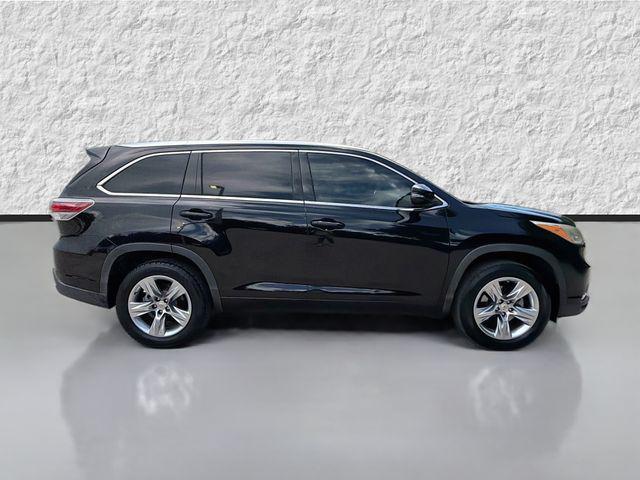 used 2015 Toyota Highlander car, priced at $17,592