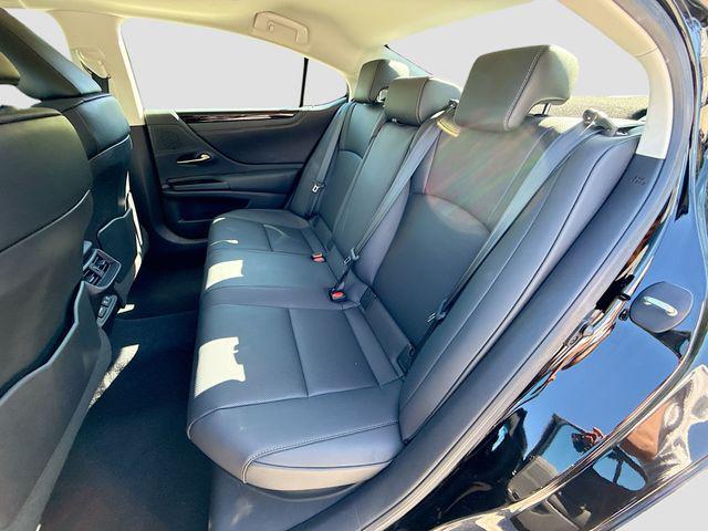 used 2020 Lexus ES 300h car, priced at $30,384