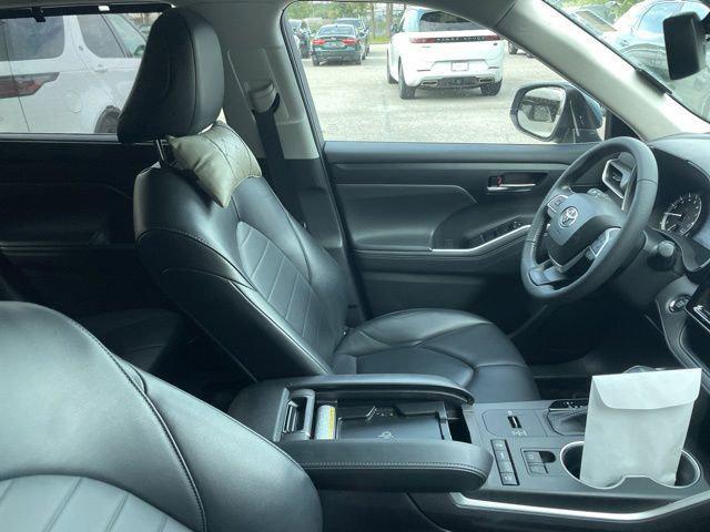used 2022 Toyota Highlander car, priced at $32,503