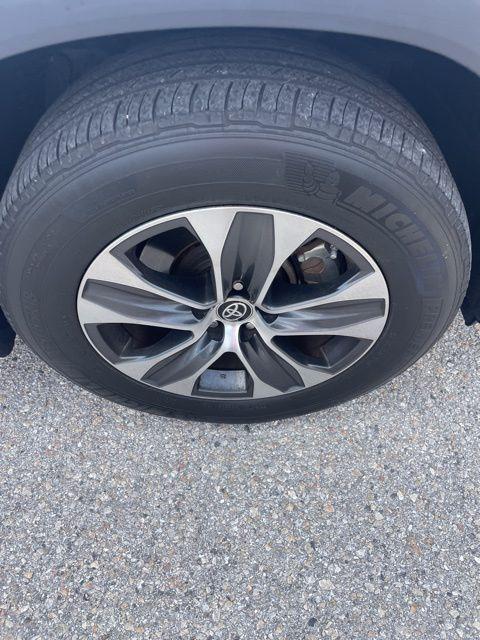 used 2022 Toyota Highlander car, priced at $31,999