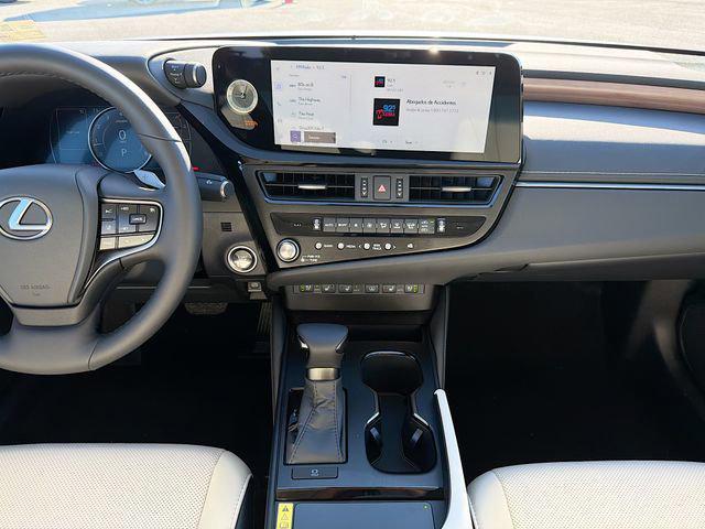 new 2025 Lexus ES 350 car, priced at $47,288