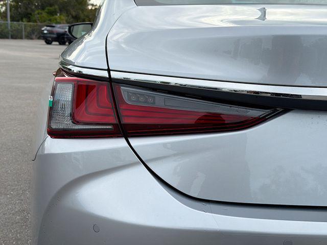 new 2025 Lexus ES 350 car, priced at $48,549