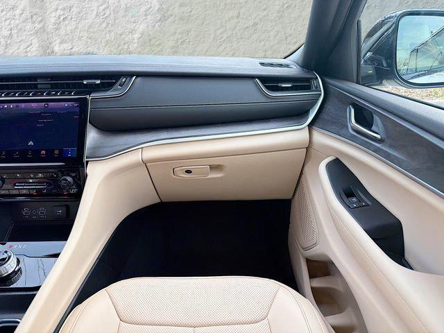 used 2025 Jeep Grand Cherokee car, priced at $34,875