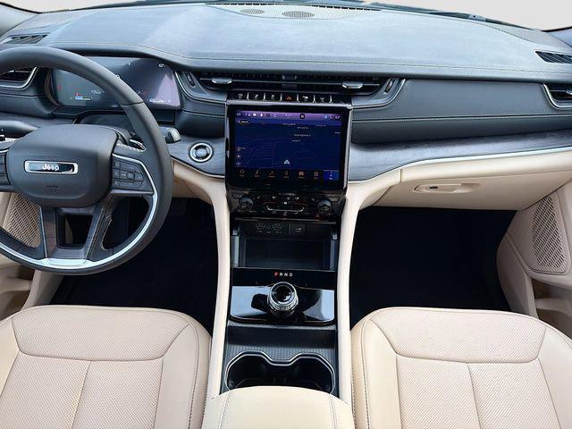 used 2025 Jeep Grand Cherokee car, priced at $34,875