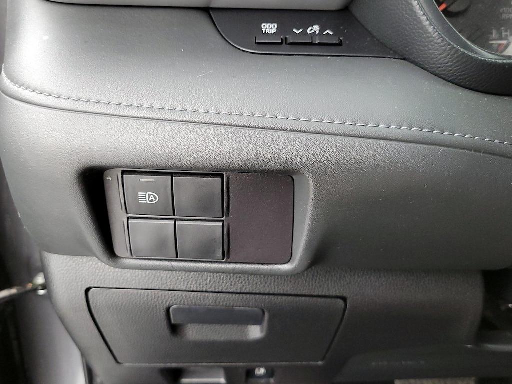 used 2022 Toyota Highlander car, priced at $29,998