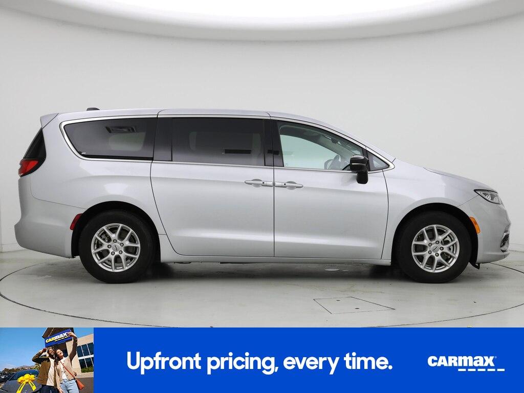 used 2024 Chrysler Pacifica car, priced at $30,998