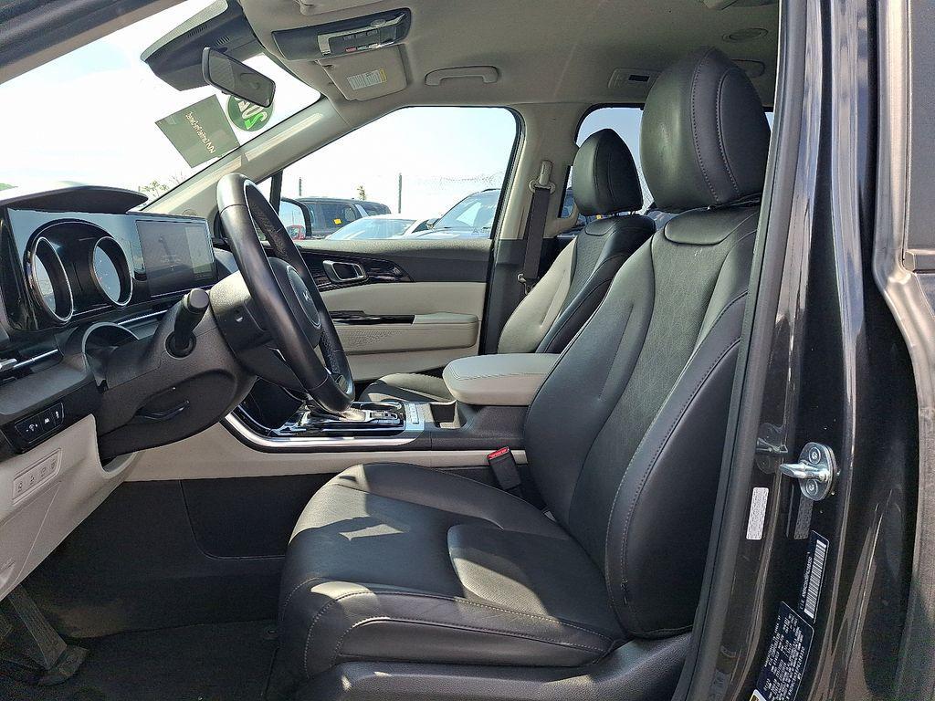 used 2023 Kia Carnival car, priced at $32,355