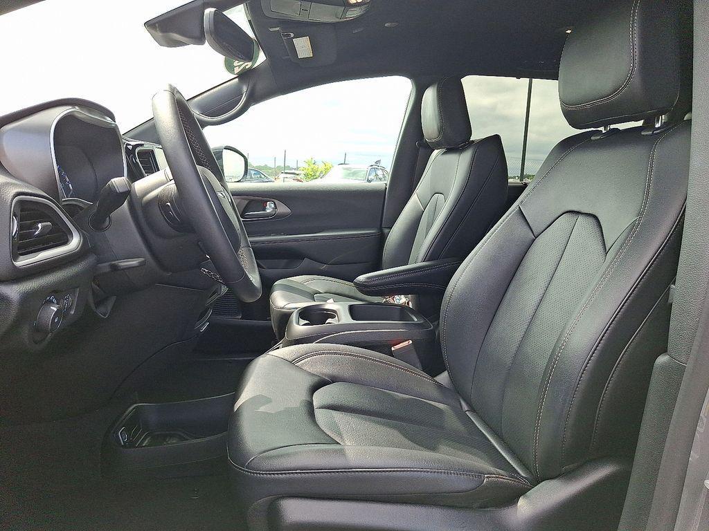 used 2025 Chrysler Pacifica car, priced at $26,961