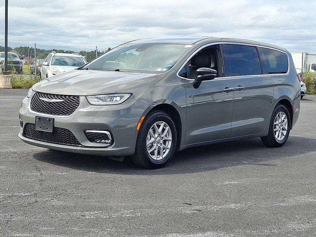used 2025 Chrysler Pacifica car, priced at $26,961