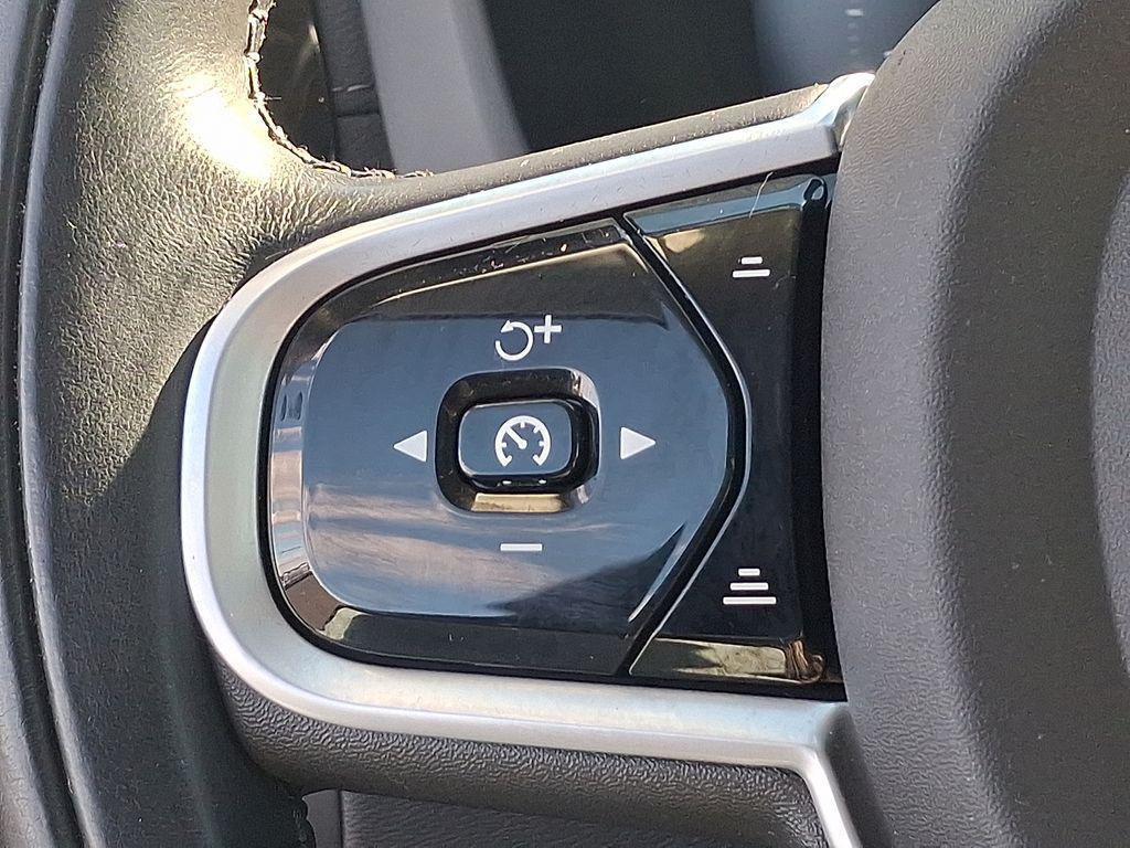 used 2021 Volvo XC60 car, priced at $21,955