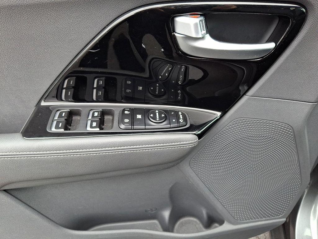 used 2017 Kia Niro car, priced at $12,320